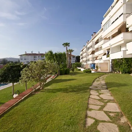 Apartamento Balmins, Acogedor Que Consta De Terraza Con Hermosas Vistas A La Piscina Al Aire Libre- Pet Friendly By Globalsitges * Sitges