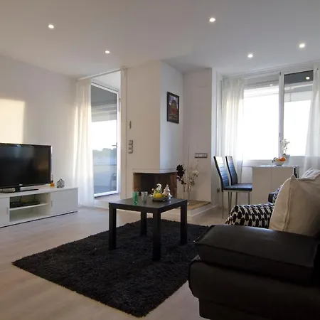 Apartamento Balmins, Acogedor Que Consta De Terraza Con Hermosas Vistas A La Piscina Al Aire Libre- Pet Friendly By Globalsitges * Sitges
